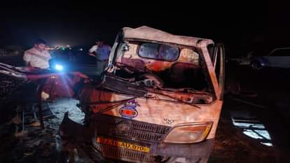 सवारियों से भरे टेंपो को ट्रेलर ने मारी टक्कर