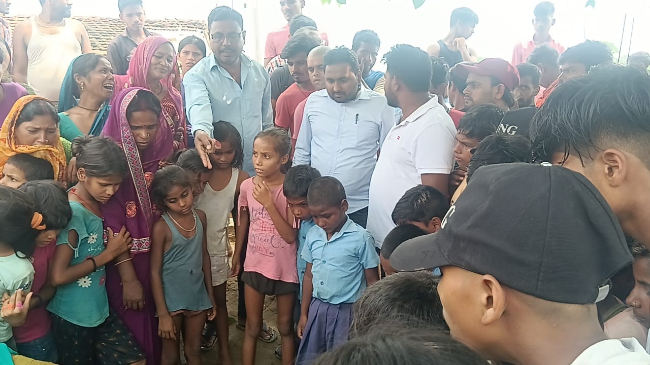रोते बिलखते परिजन
