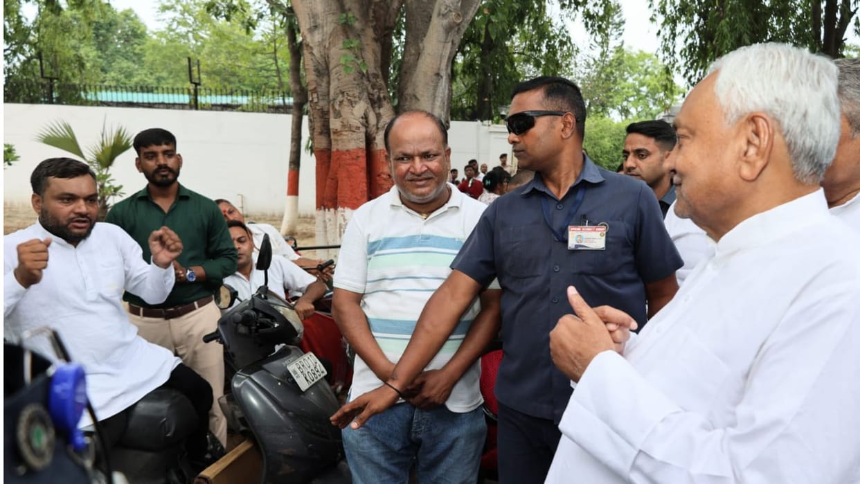 Disabled people expressed their gratitude to CM Nitish for increasing the amount of social security pension