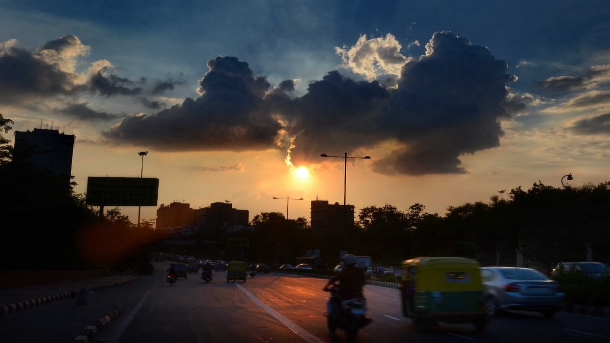 Rain Forecast People are in troubled by humidity in Delhi now waiting for rain