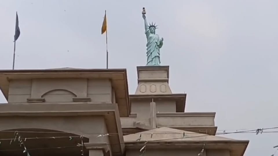 Statue of Liberty atop NRI house in Moga