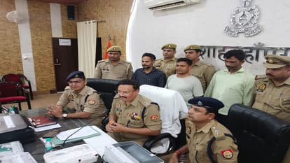 Shahjahanpur Police arrested the doctor with two partners who printed fake notes in car