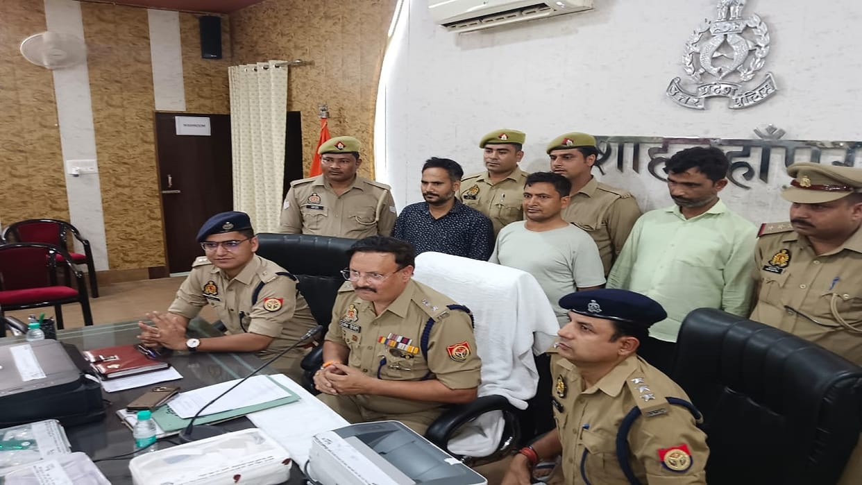Three arrested including a pathologist for printing fake notes in shahjahanpur