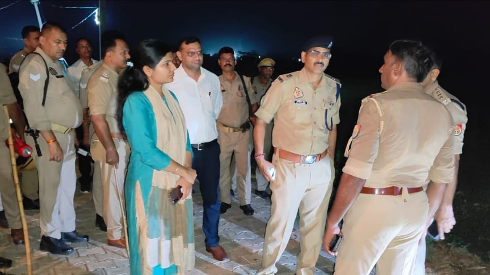 Dalit wedding procession stopped uproar and stone pelting constable injured in Etah