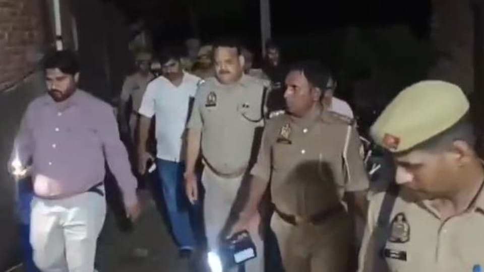 Dalit wedding procession stopped uproar and stone pelting constable injured in Etah