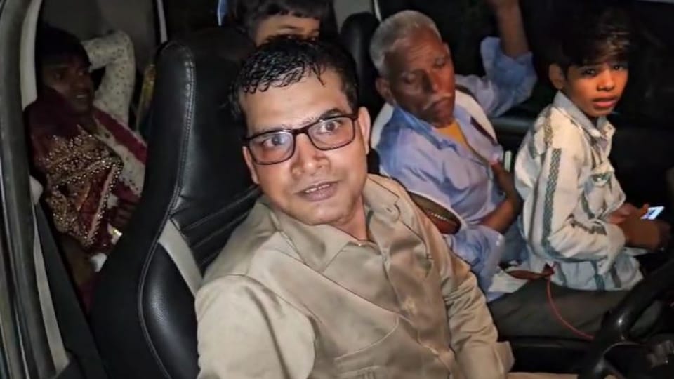 Dalit wedding procession stopped uproar and stone pelting constable injured in Etah
