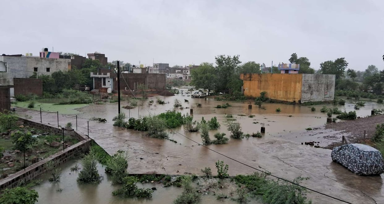 Tikamgarh News: 9 inches of rain in Tikamgarh in 24 hours, water overflowed in the fields
