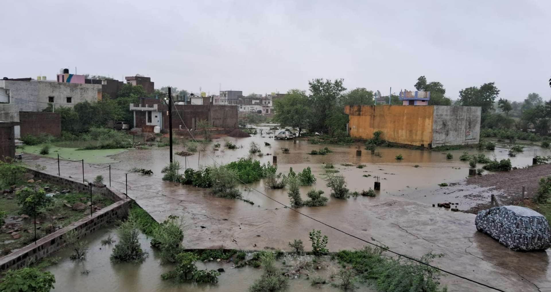 टीकमगढ़ में झमाझम बारिश से जनजीवन प्रभावित