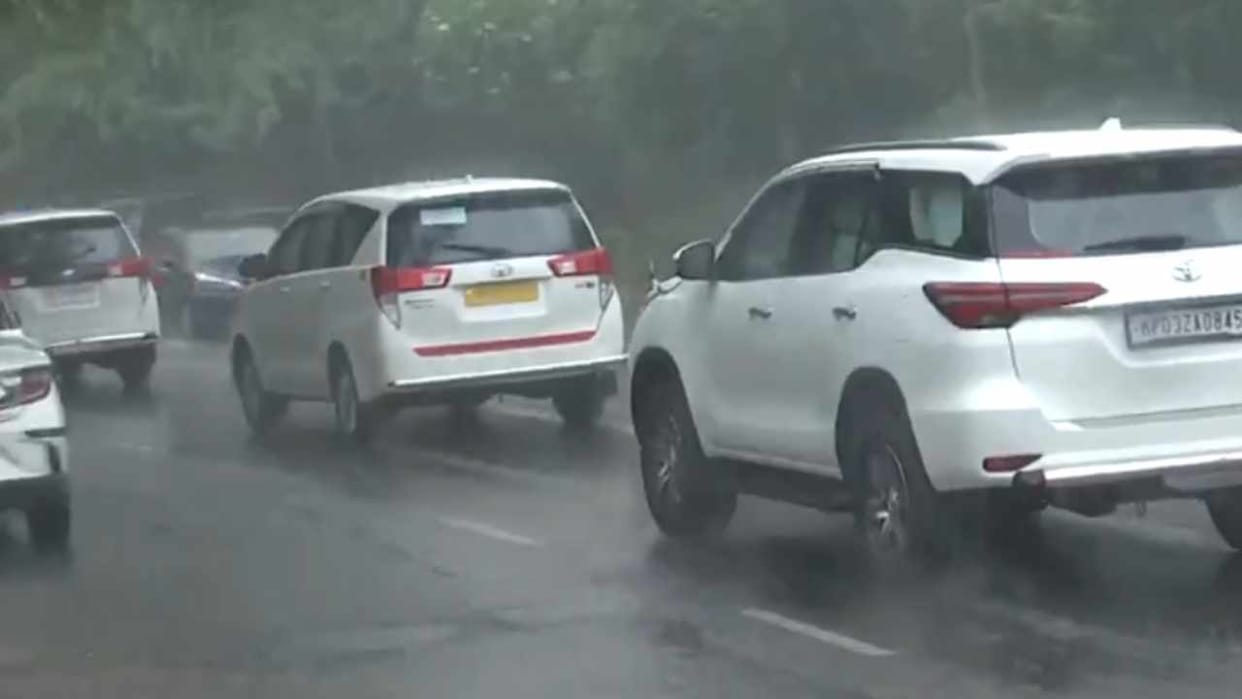 delhi ncr weather update raining heavily in Chanakyapuri area