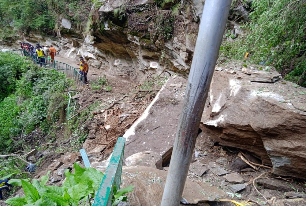Yamunotri Dham Tow pilgrims buried under debris and lost their life during landslide  Photos