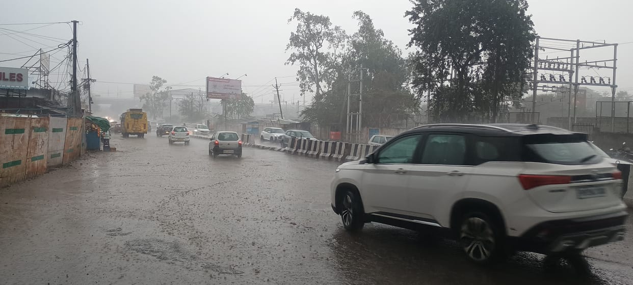 MP Weather: Due to heavy rains in MP, rivers and streams are in spate, many villages of Sheopur are cut off fr