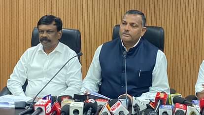 कैबिनेट की बैठक के बाद मुख्य सचिव अमृत लाल मीणा और अपर मुख्य सचिव एस सिद्धार्थ ने दी जानकारी।