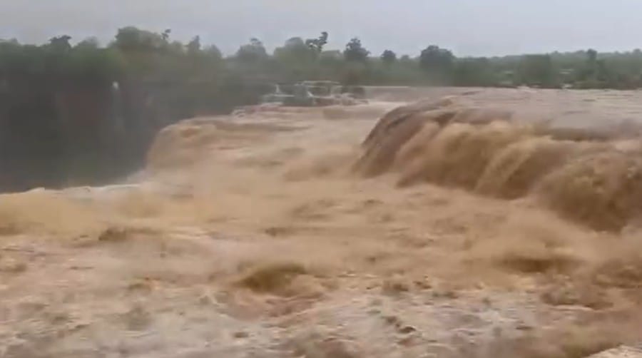 Due heavy rains in Gwalior Chambal region, rivers are in spate, many villages are cut off from communication