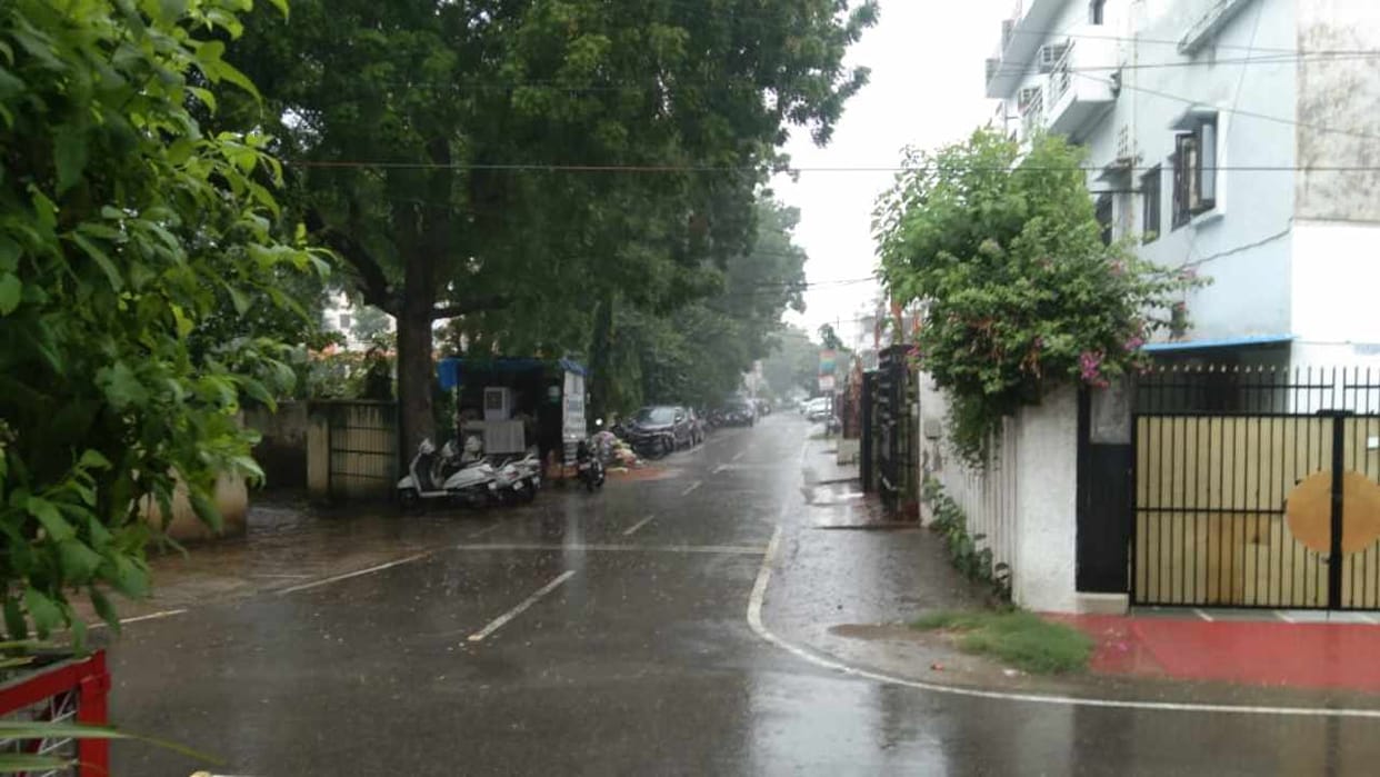 Delhi NCR Weather rain in Noida
