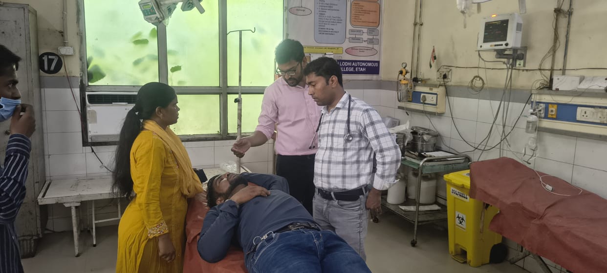 Post office employee attacked with knife for Aadhar card