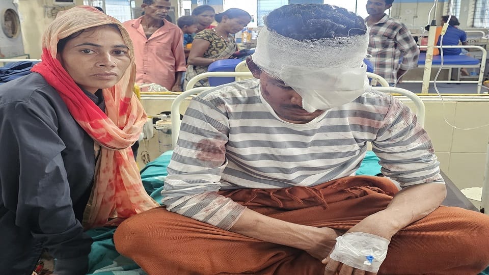 घायल को लाया गया मेकाज