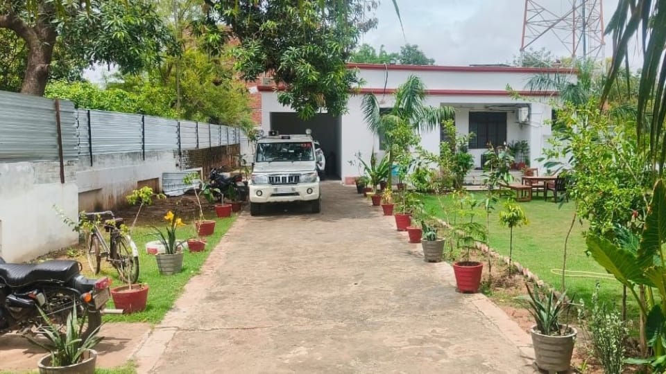 Fight between BJP MLA and SDM after seizing two overloaded trucks carrying gravel IN Banda Full Story
