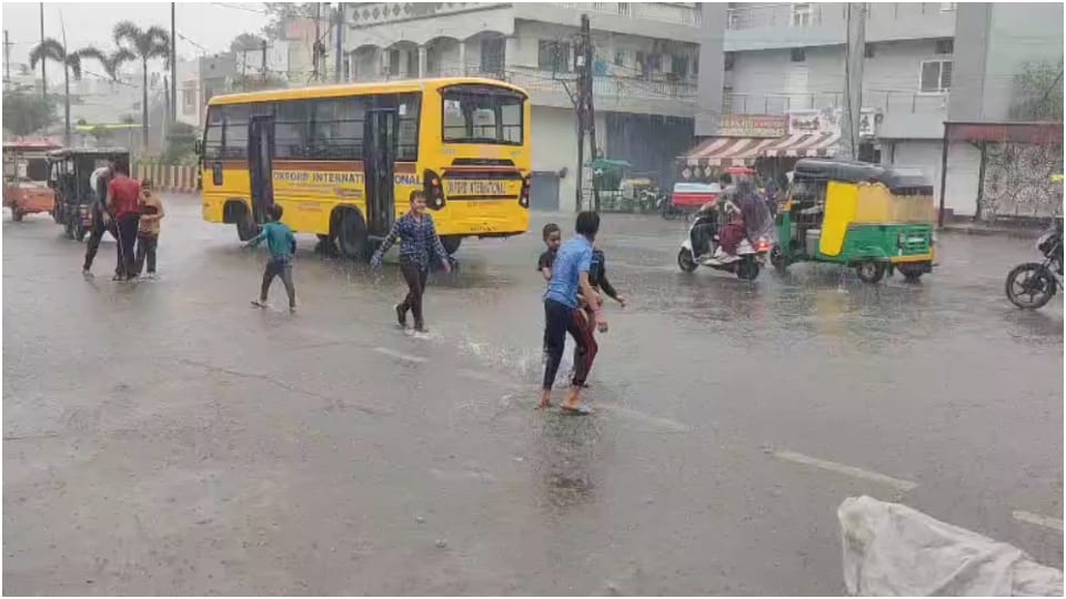 Indore Weather Today: Heavy rain in Indore many settlements submerged