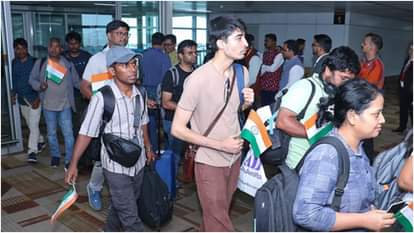 इस्राइल से लौटे भारतीय।