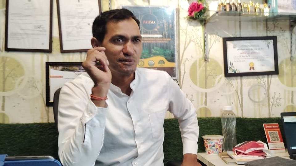 Jeevan extracted essential oil and prepared different types of perfumes in ramnagar