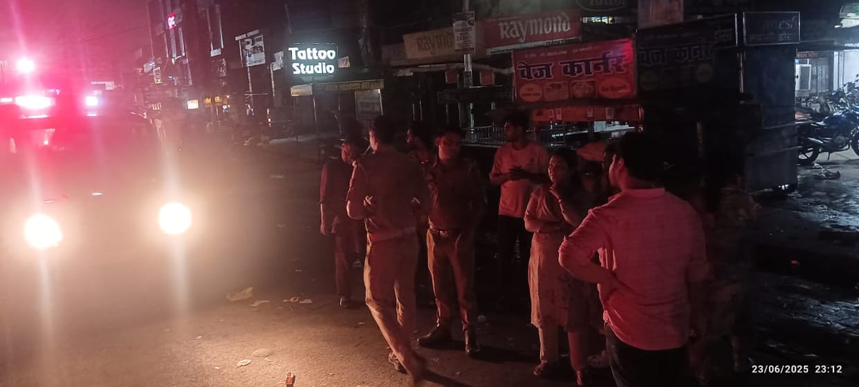 Kanpur Accident Jaguar car crushed a young man lying on the road driver absconded from the spot