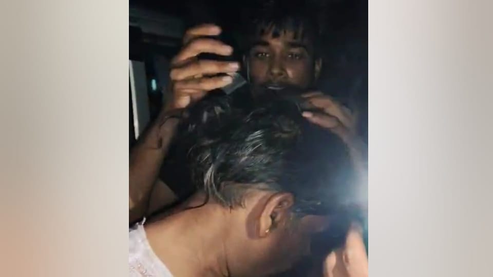 Bhagavatacharya beaten for not being a Brahmin, his braid chopped off In Etawah news in hindi see photos