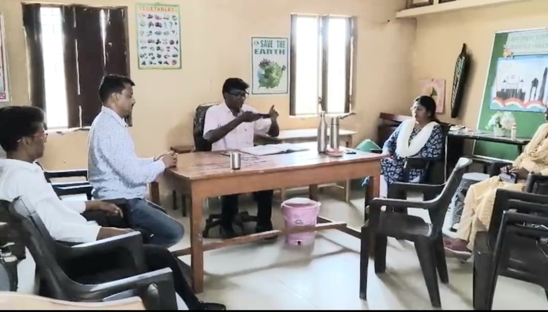 The truth came out during inspection at Uttaravan Council School of Mohanlalganj block.