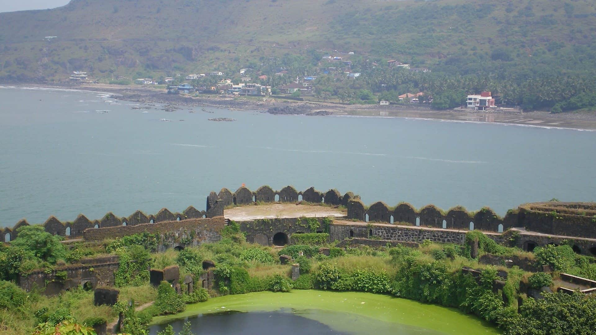 Mysterious Janjira Fort India unconquered fortress in middle of sea and mystery of Freshwater inside