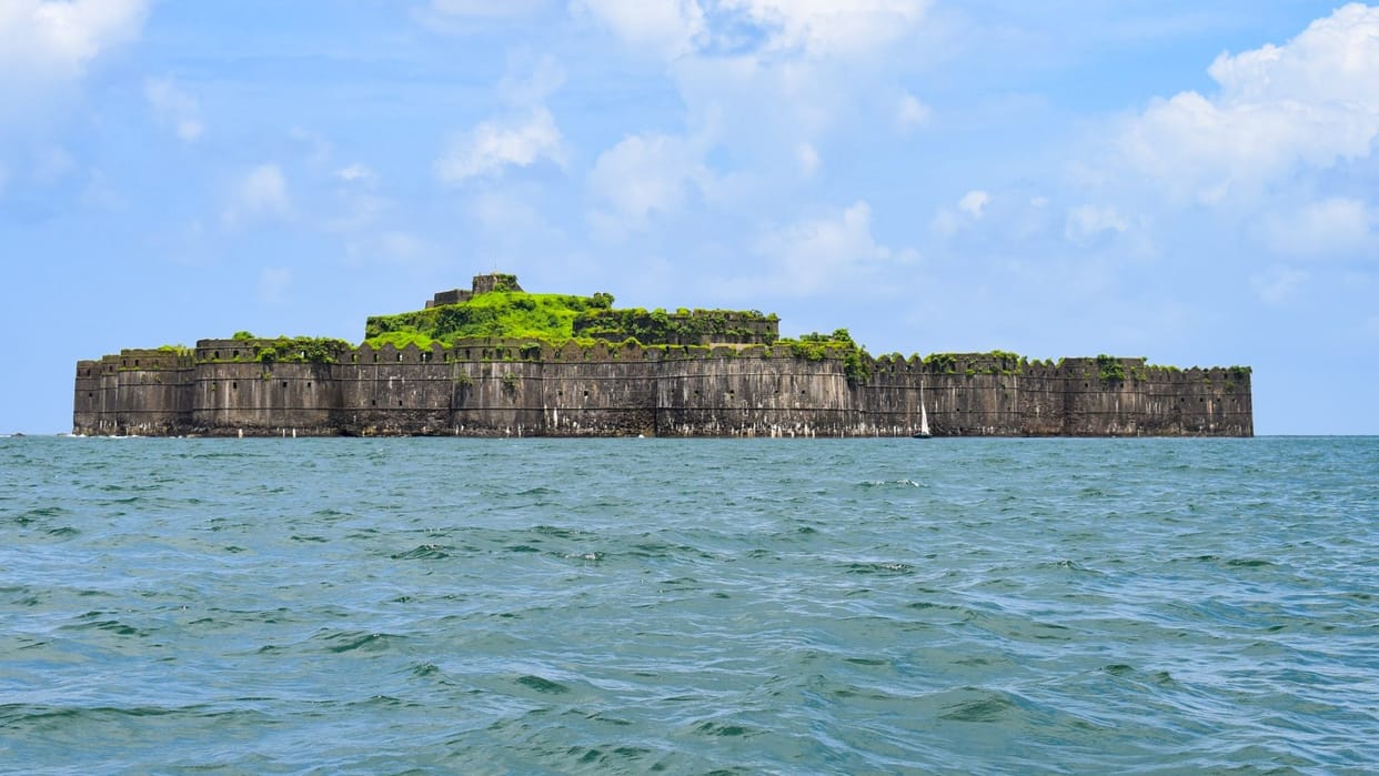 Mysterious Janjira Fort India unconquered fortress in middle of sea and mystery of Freshwater inside