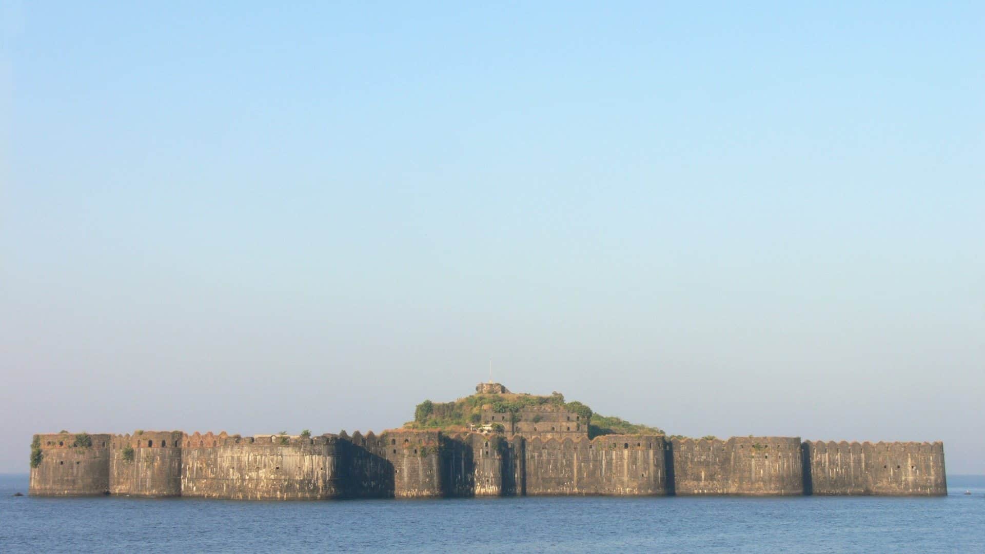 Mysterious Janjira Fort India unconquered fortress in middle of sea and mystery of Freshwater inside