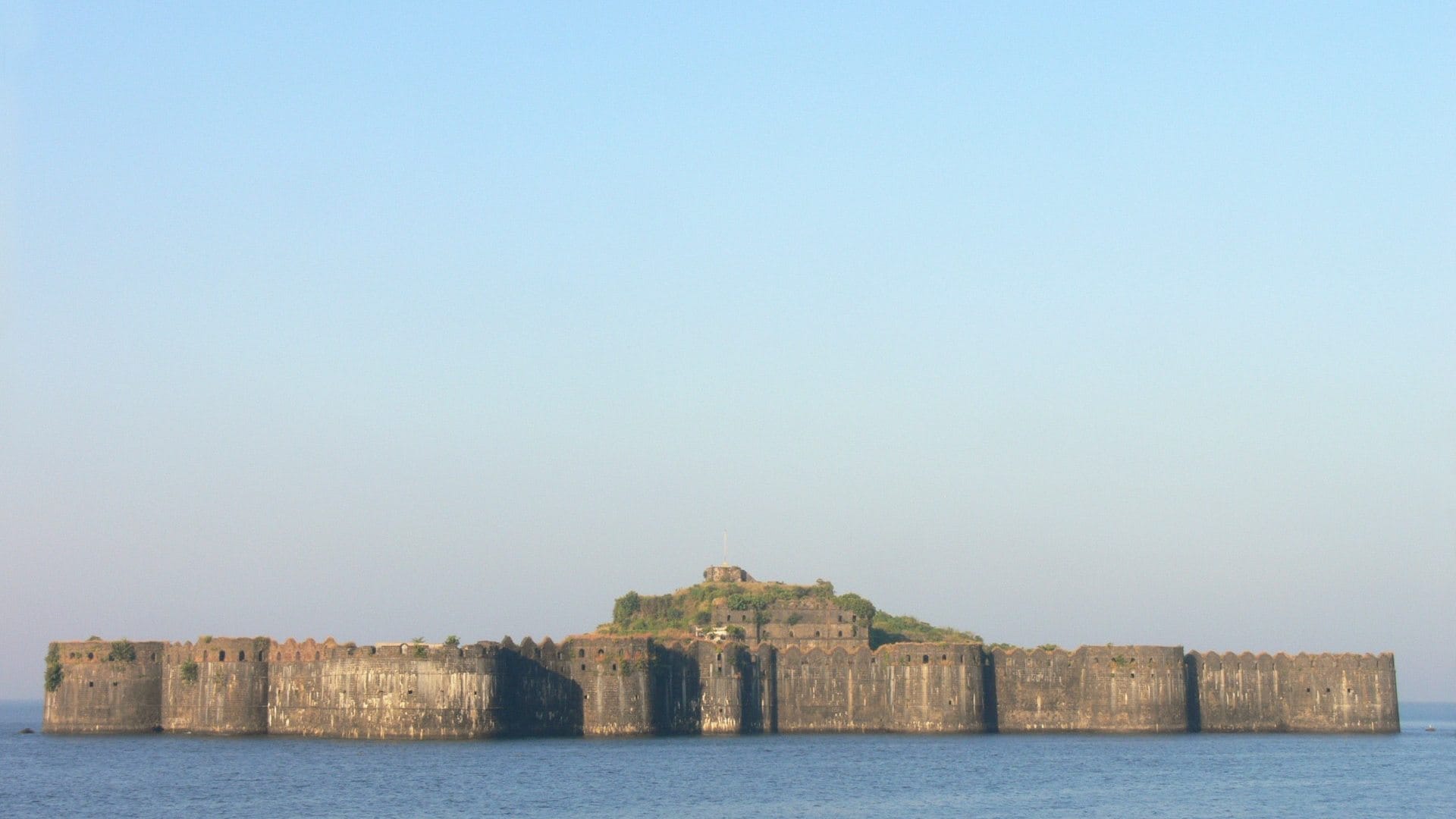 Mysterious Janjira Fort India unconquered fortress in middle of sea and mystery of Freshwater inside