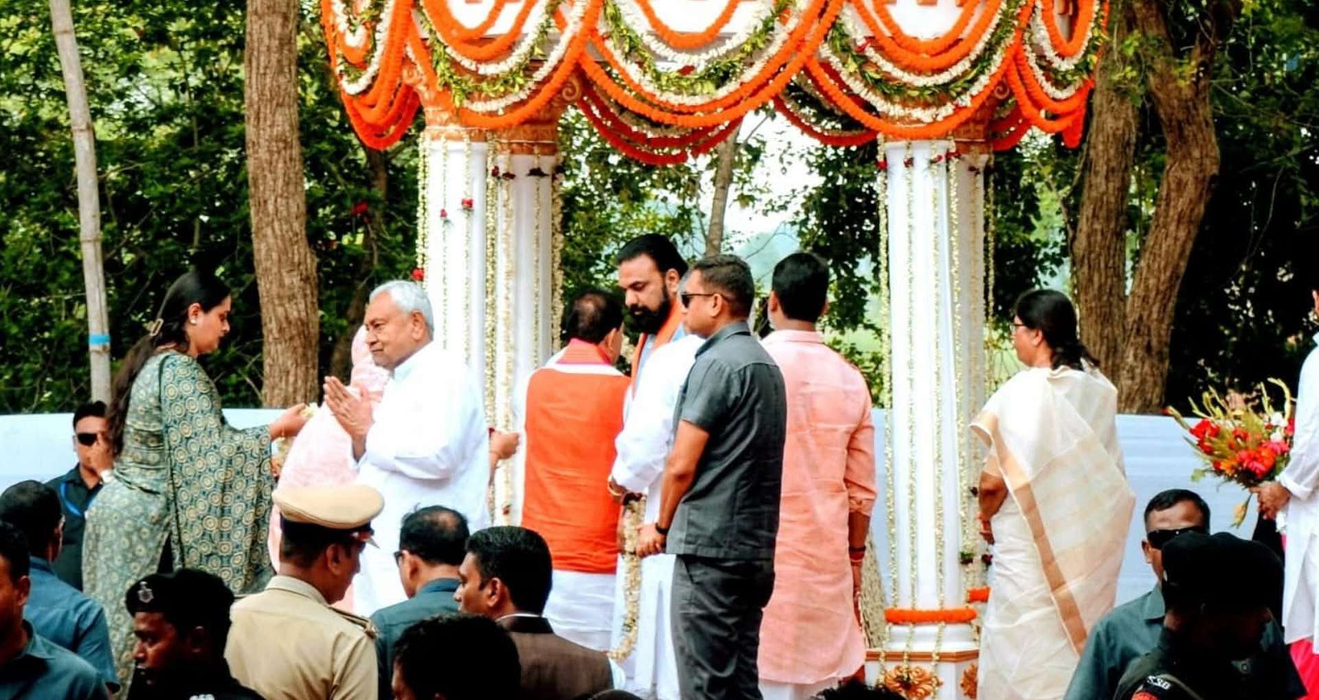पूर्व केंद्रीय मंत्री दिग्विजय सिंह को श्रद्धांजलि देने जमुई पहुंचे नीतीश कुमार