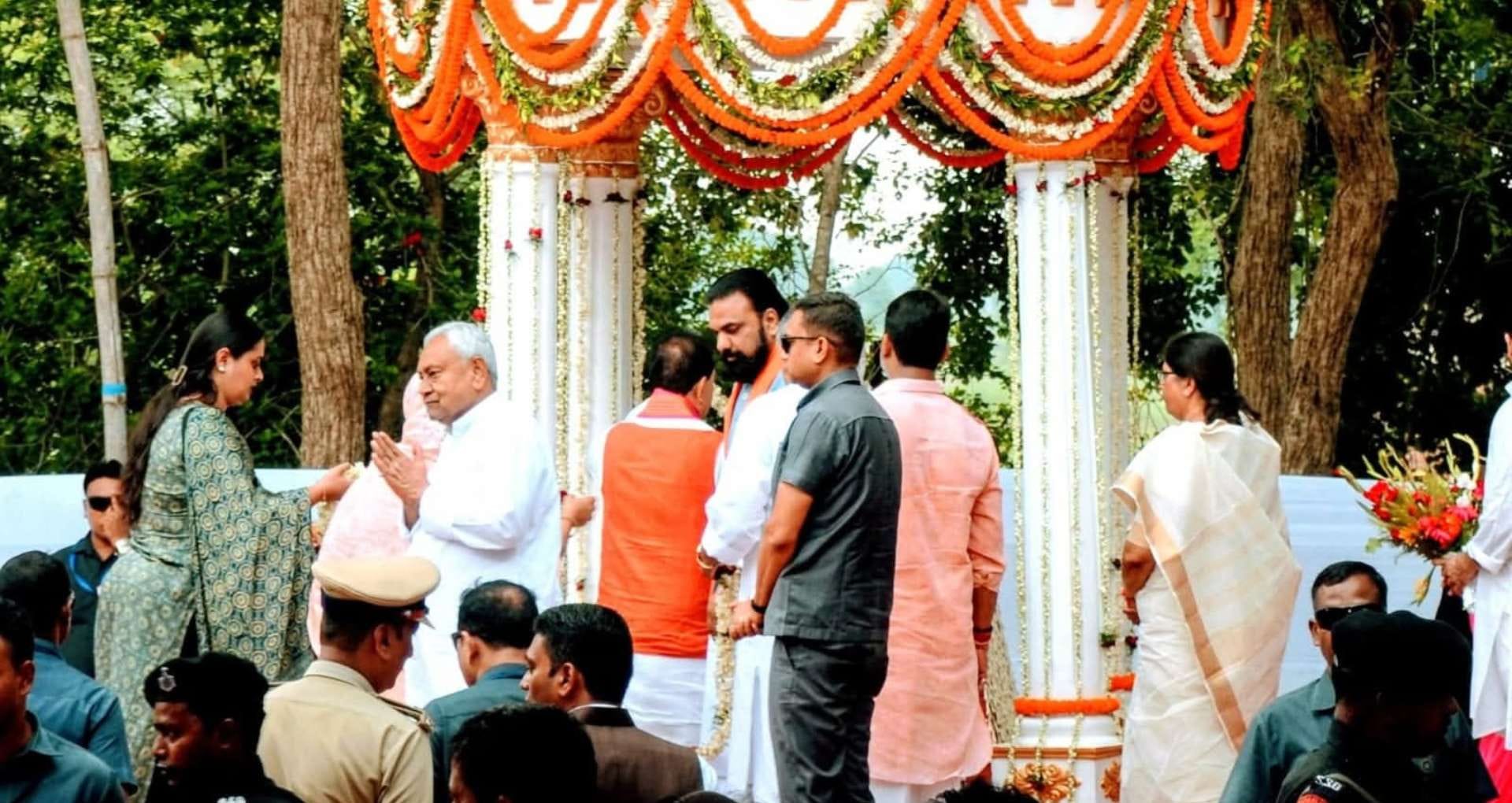 पूर्व केंद्रीय मंत्री दिग्विजय सिंह को श्रद्धांजलि देने जमुई पहुंचे नीतीश कुमार