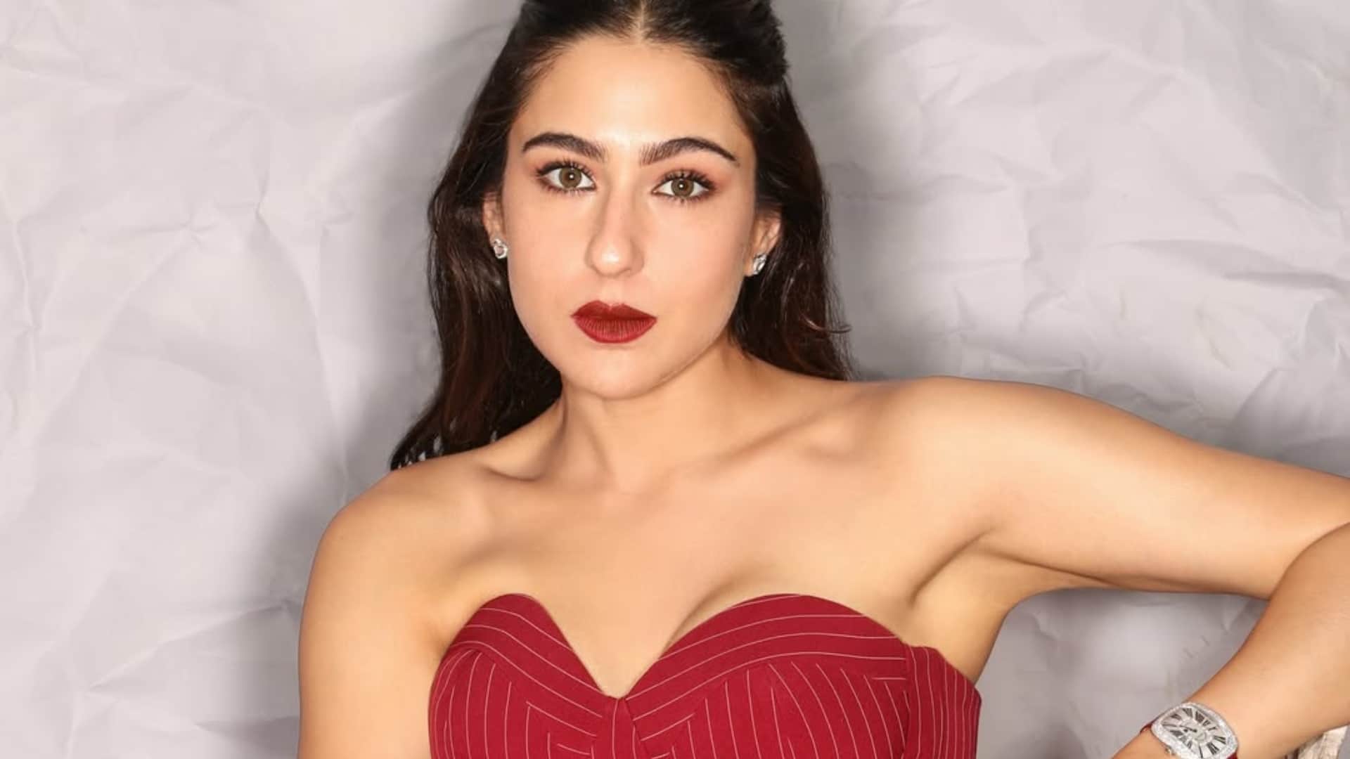 Sara Ali Khan latest red look goes viral on social media wrote shayari brother ibrahim reacts miss you sister