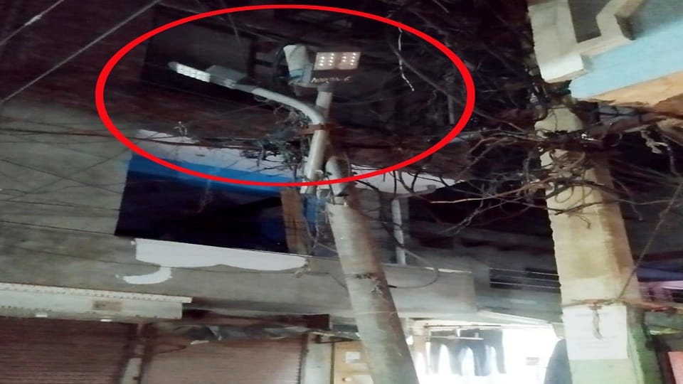 Aligarh street lights out of order, city is plunged into darkness