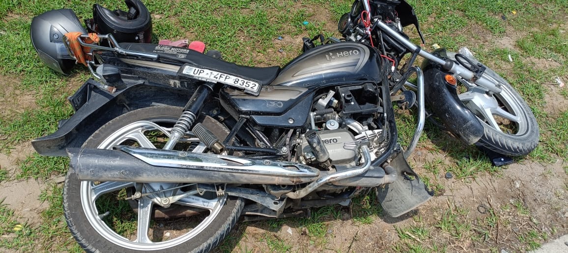 unknown vehicle ran over a couple returning after visiting Banke Bihari son died husband and wife critical con