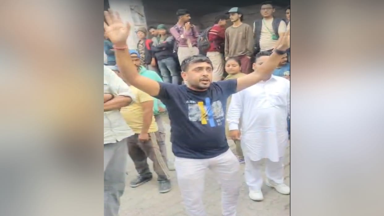 Tourists visiting Manali were beaten up, video went viral on social media, case registered