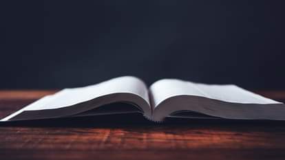 किताबों की दुनिया