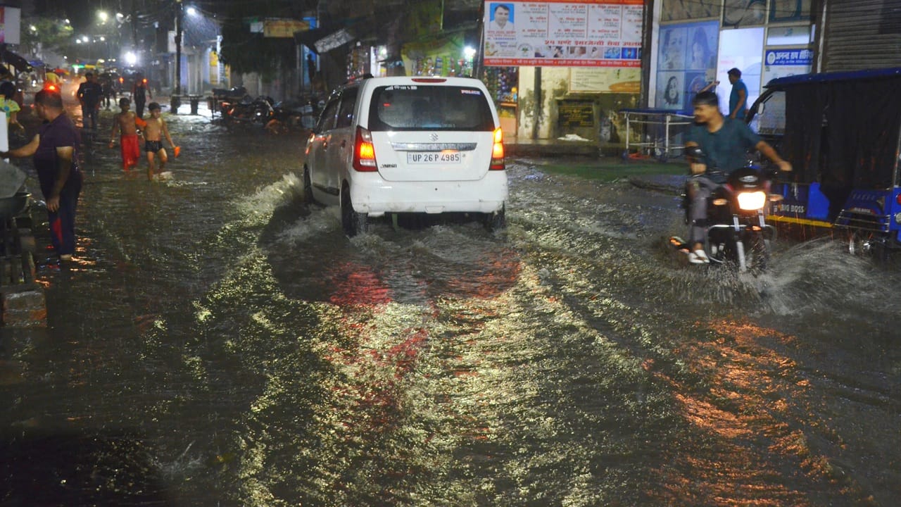 UP Weather Update: Heavy Rain Lashes Bareilly, Waterlogging on Roads, Yellow Alert for 3 Days