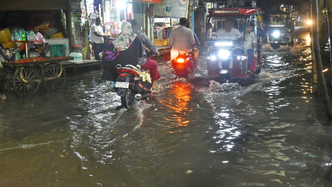 UP Weather Update: Heavy Rain Lashes Bareilly, Waterlogging on Roads, Yellow Alert for 3 Days