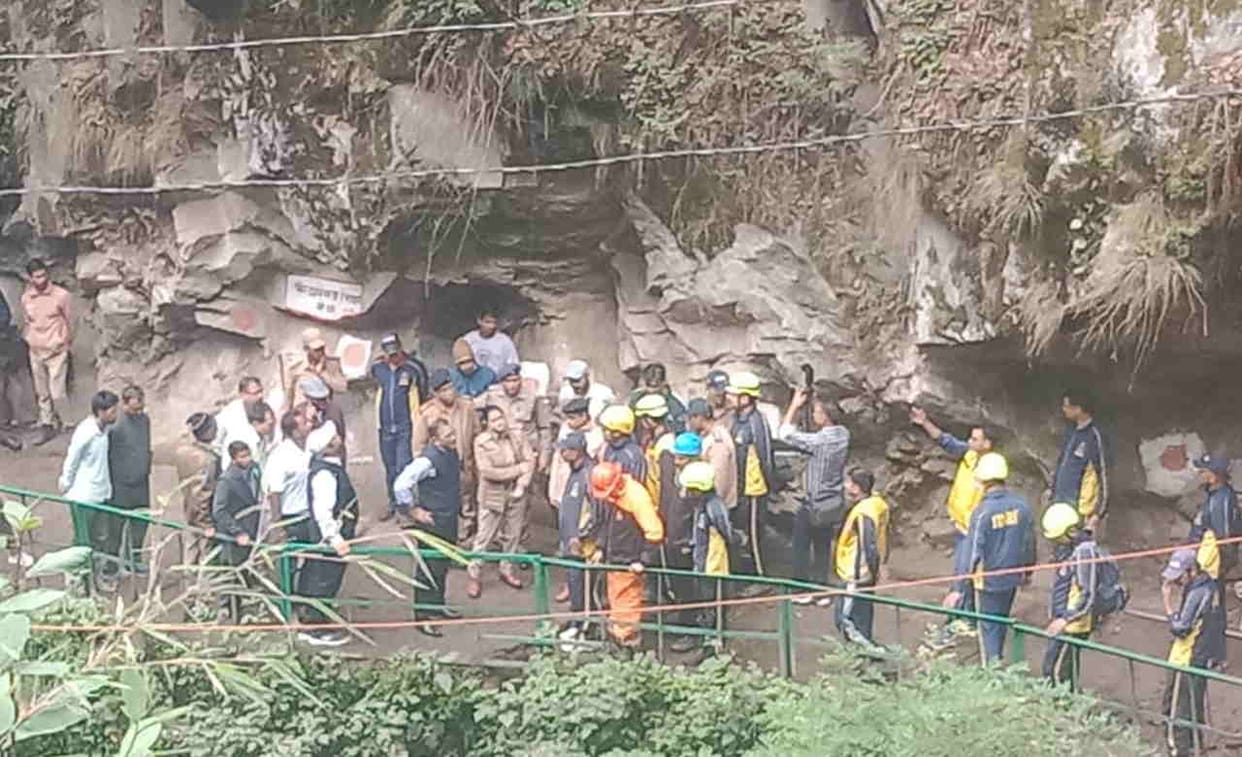 Yamunotri Landslide deceased father and daughter were from Jaunpur no clue found about the missing Pilgrims