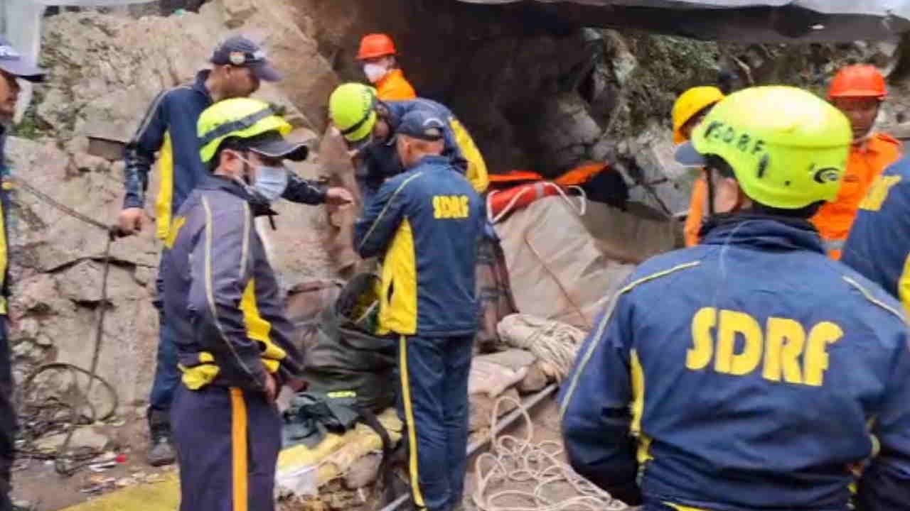 Uttarkashi Landslide Yamunotri Yatra disrupted due to landslide thousands of devotees stopped
