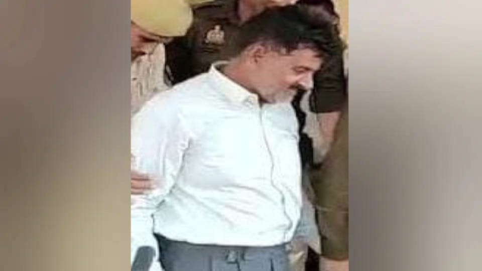 Land mafia of Gonda district was imprisoned in Basti jail, died of heart attack
