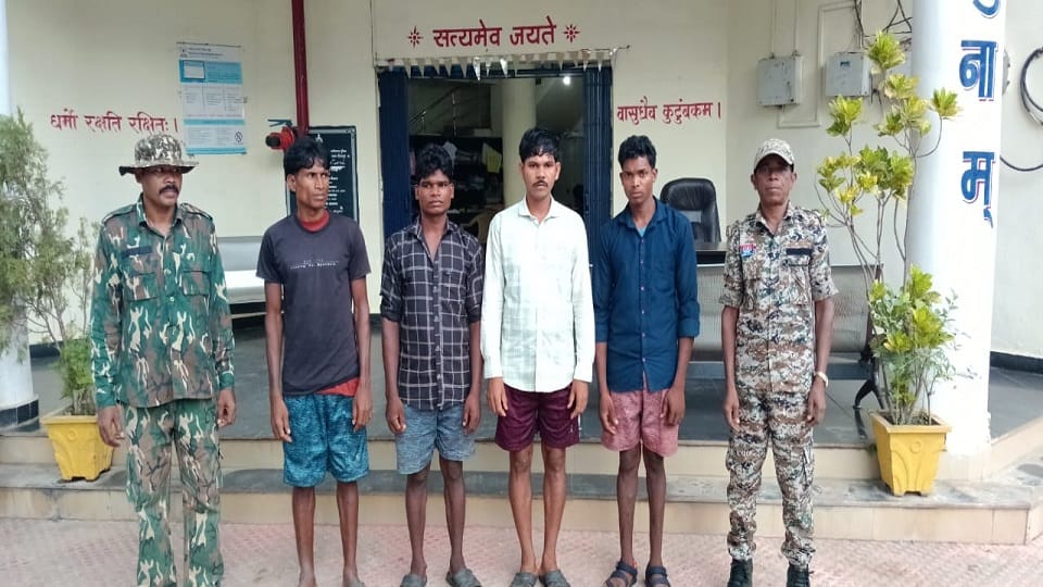 चार नक्सली गिरफ्तार