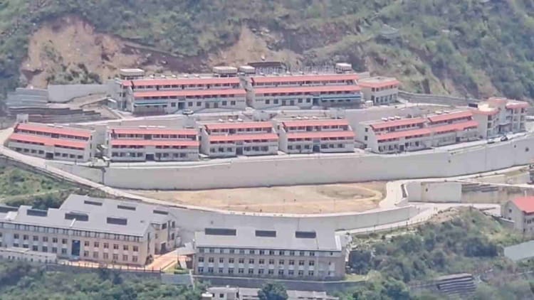 Devprayag: लाखों अंग्रेजी ग्रंथों का किया जाएगा संस्कृत में भारतीयकरण, विद्वानों की ऐतिहासिक मिशन की शुरुआत