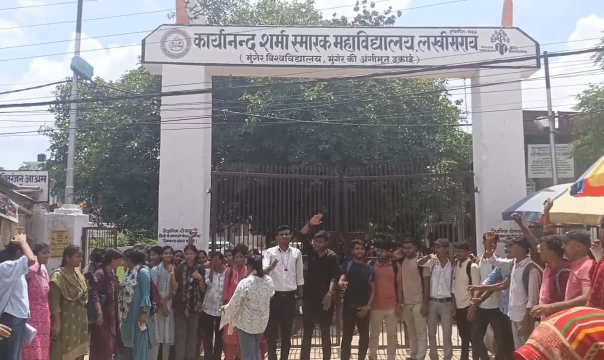 Bihar: Students create ruckus over professor's demand, studies halted in Economics department