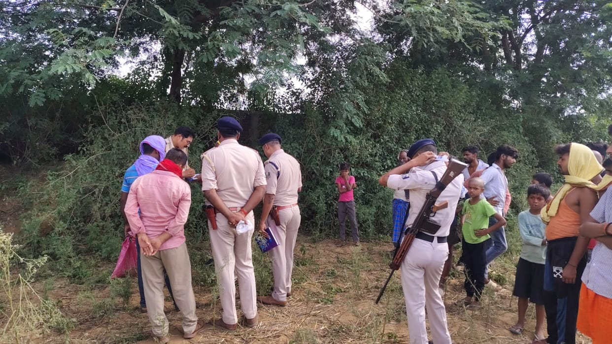 Bihar: Sensation due to finding a decapitated body in Bihta, two mobiles and drugs recovered