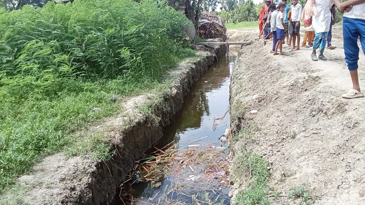 Bihar News: खगड़िया के देवरी पंचायत में दर्दनाक हादसा, चार वर्षीय मासूम की गड्ढे में डूबने से मौत; परिजन बेसुध