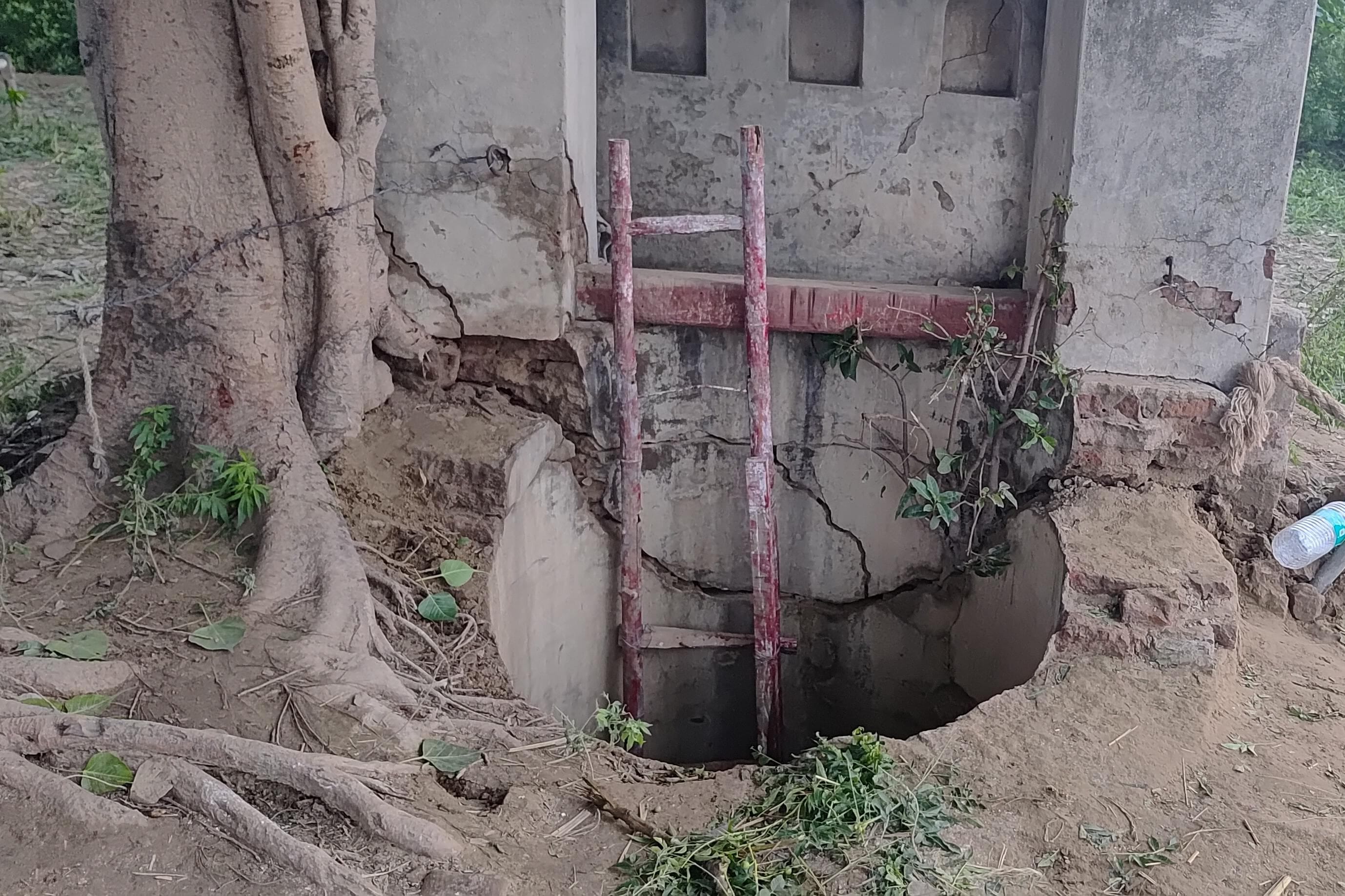 Three died including two nephews and uncle due to poisonous gas in well in shikohabad