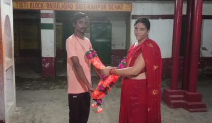 UP News  Lover came to meet wife husband caught them and got them married in temple got agreement letter
